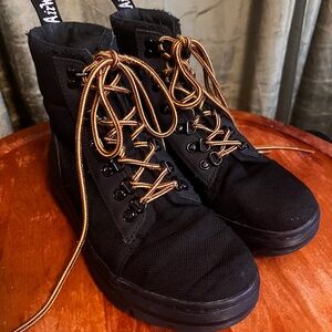 Dr Marten Combs Women's Poly Casual Boots SZ 7 EUC